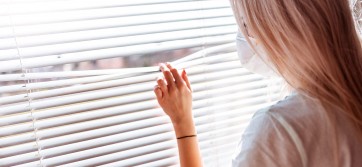 Roušky, respirátory a parfémy